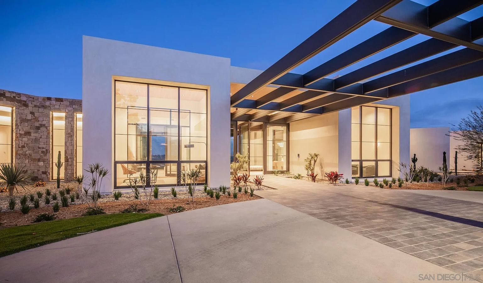 Linea Del Cielo modern estate, Rancho Santa Fe — foundation and concrete by 4x8