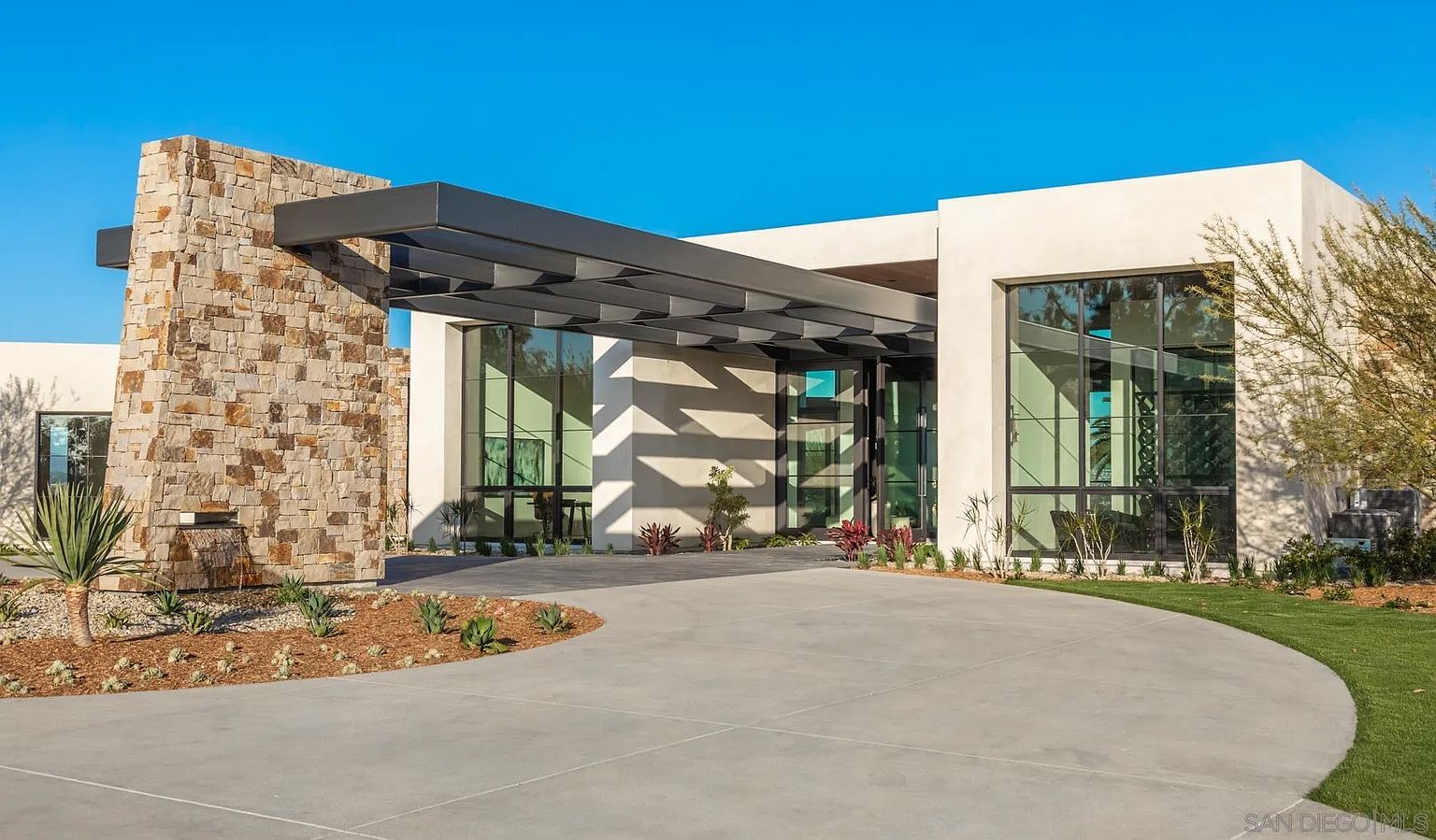 Linea Del Cielo modern estate, Rancho Santa Fe — foundation and concrete by 4x8