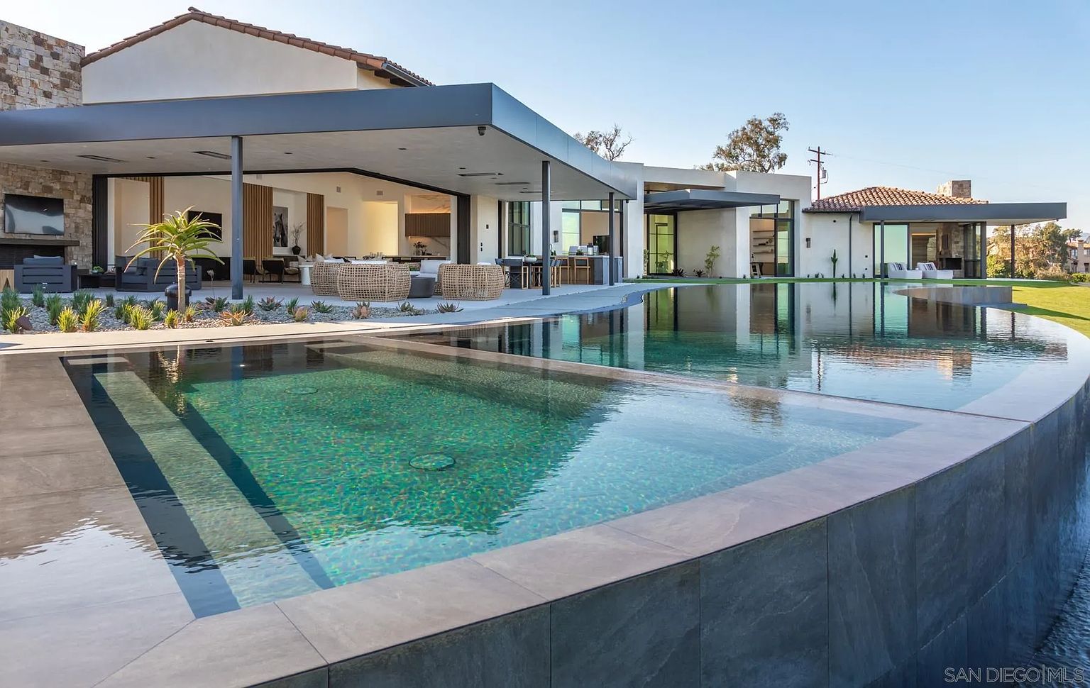 Linea Del Cielo modern estate, Rancho Santa Fe — foundation and concrete by 4x8