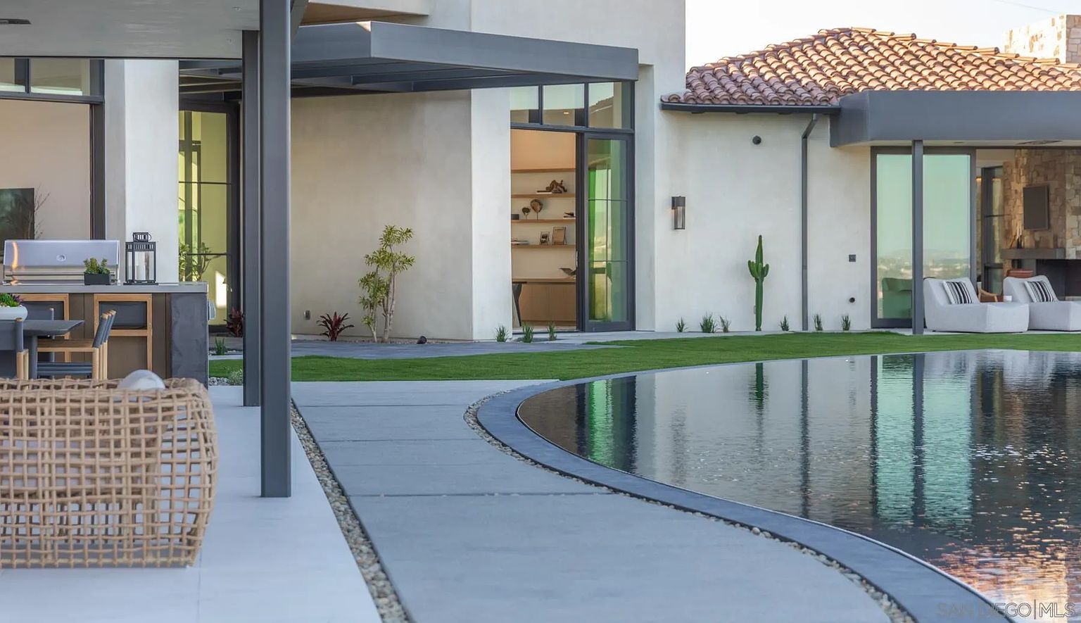 Linea Del Cielo modern estate, Rancho Santa Fe — foundation and concrete by 4x8