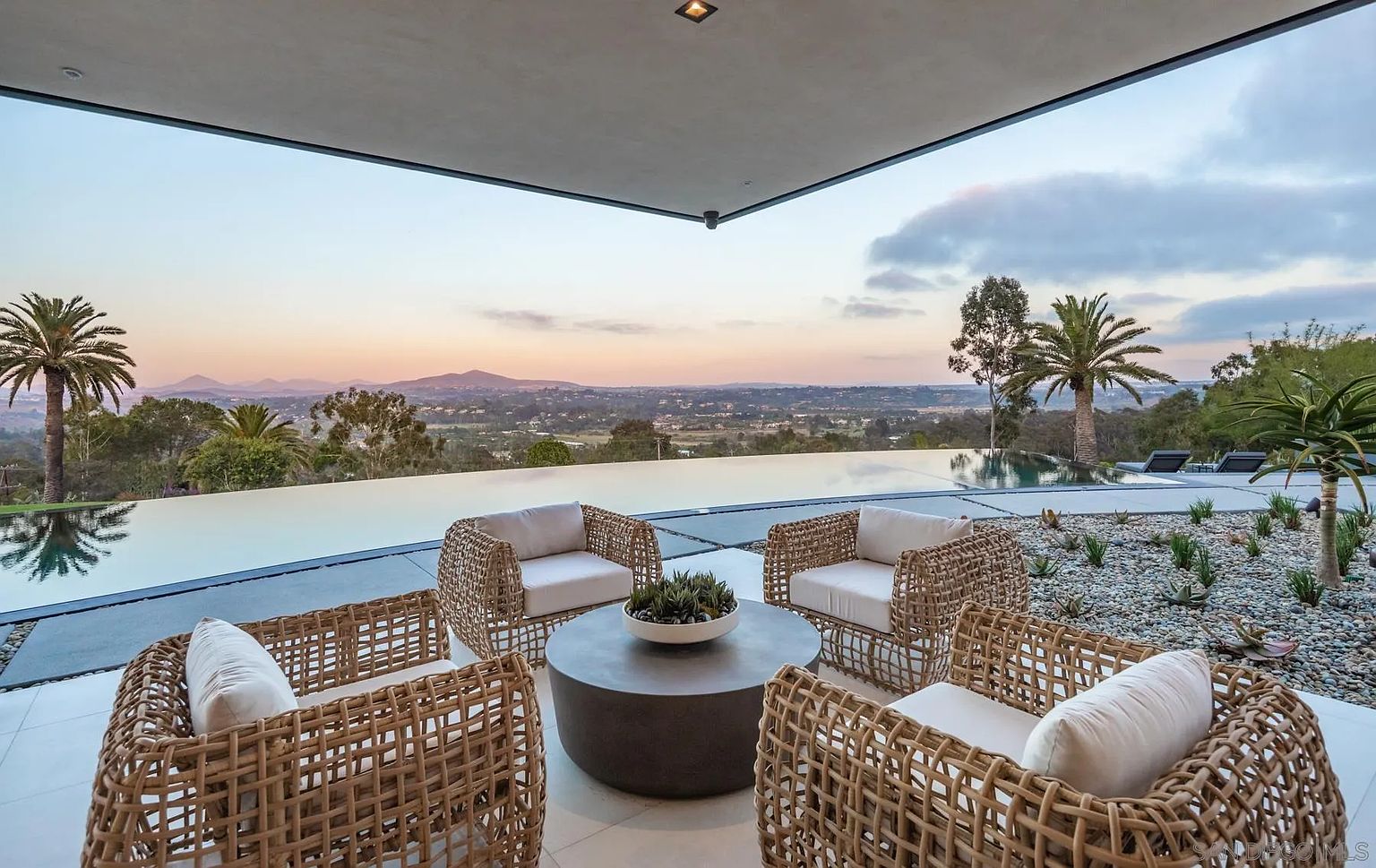 Linea Del Cielo modern estate, Rancho Santa Fe — foundation and concrete by 4x8