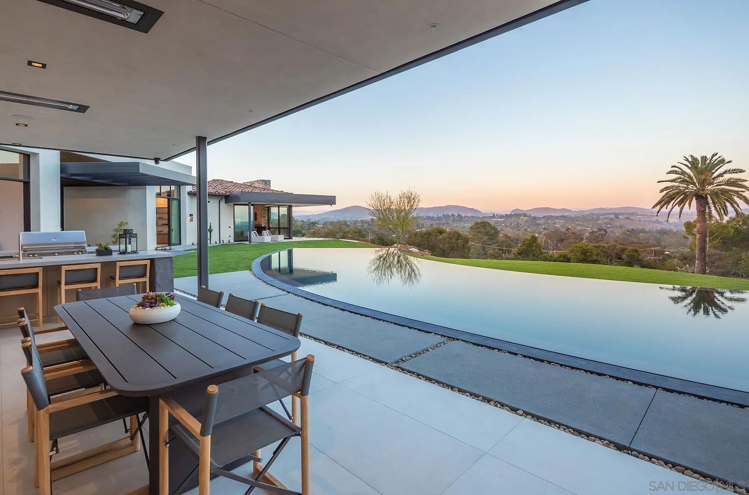 Linea Del Cielo modern estate, Rancho Santa Fe — foundation and concrete by 4x8