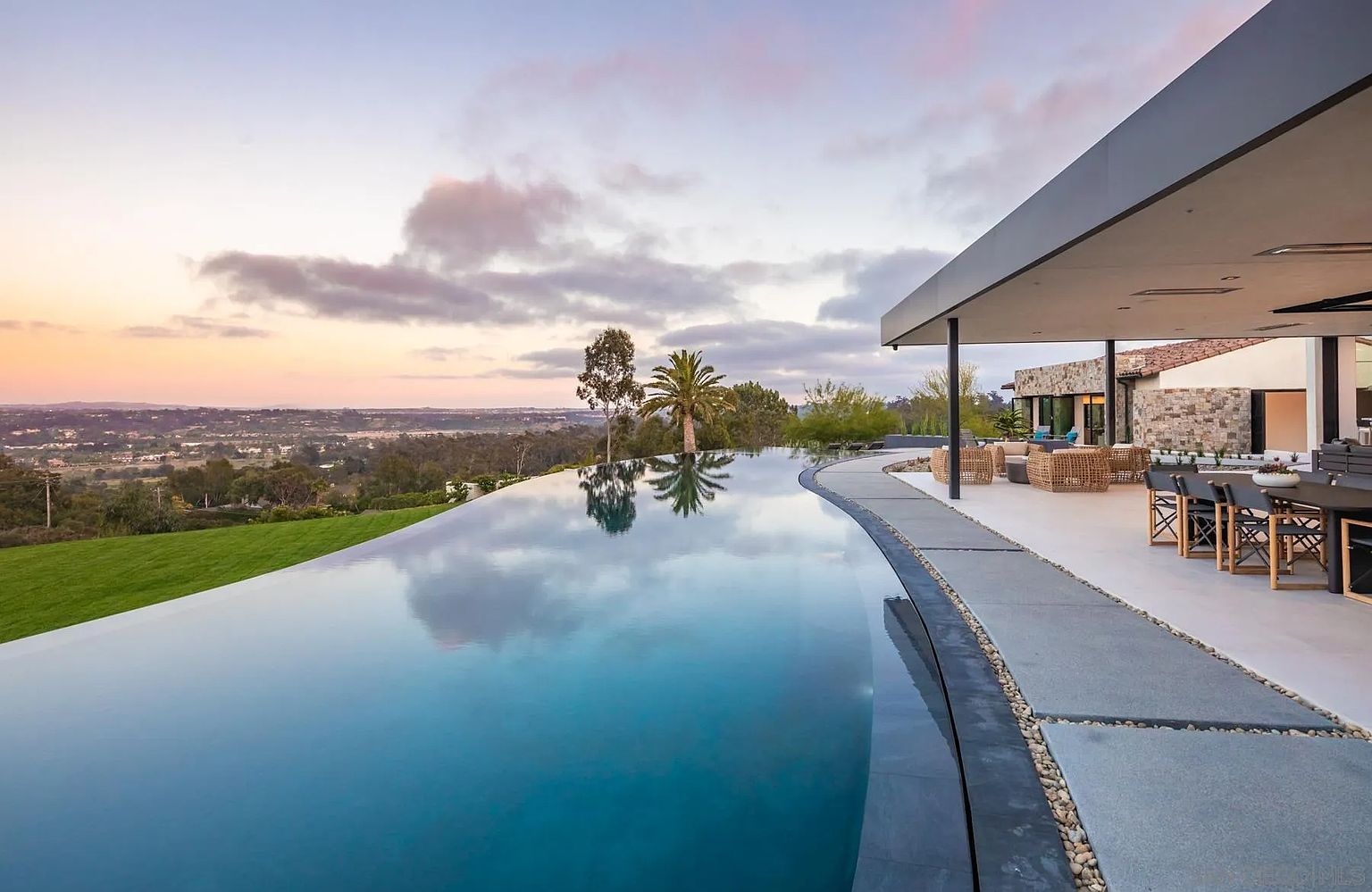 Linea Del Cielo modern estate, Rancho Santa Fe — foundation and concrete by 4x8