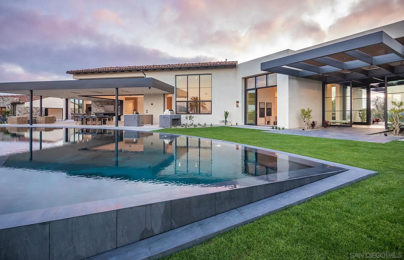 Linea Del Cielo modern estate, Rancho Santa Fe — foundation and concrete by 4x8