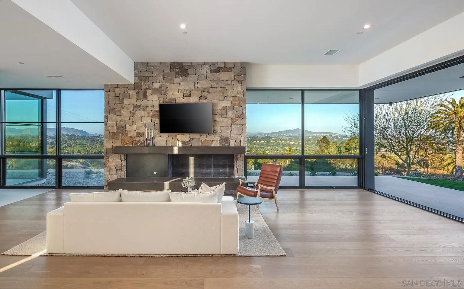 Linea Del Cielo modern estate, Rancho Santa Fe — foundation and concrete by 4x8