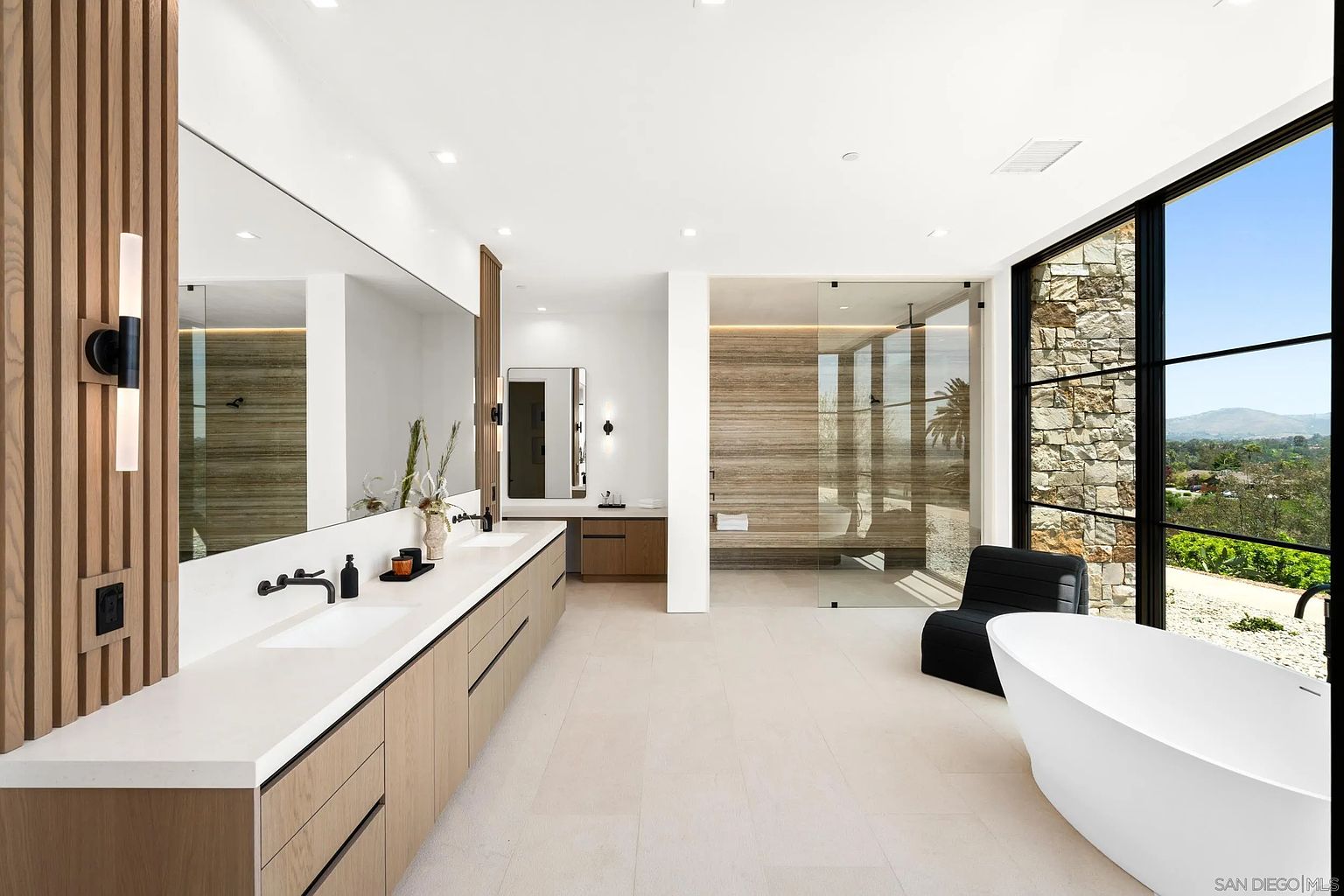 Linea Del Cielo modern estate, Rancho Santa Fe — foundation and concrete by 4x8