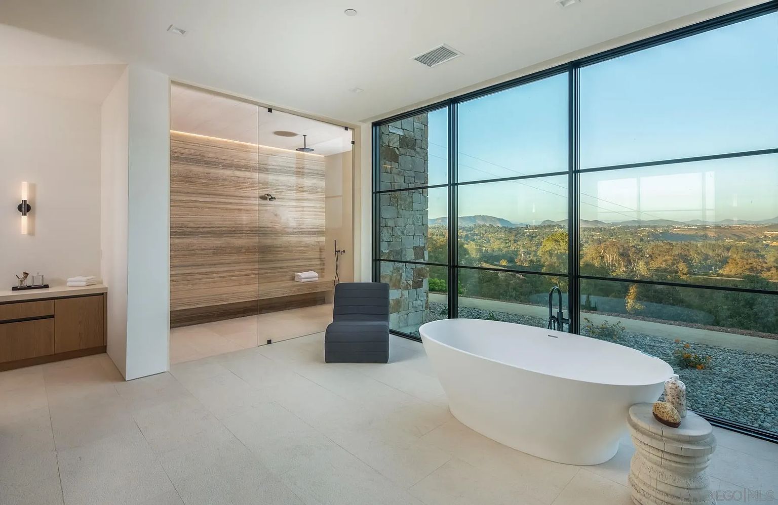 Linea Del Cielo modern estate, Rancho Santa Fe — foundation and concrete by 4x8