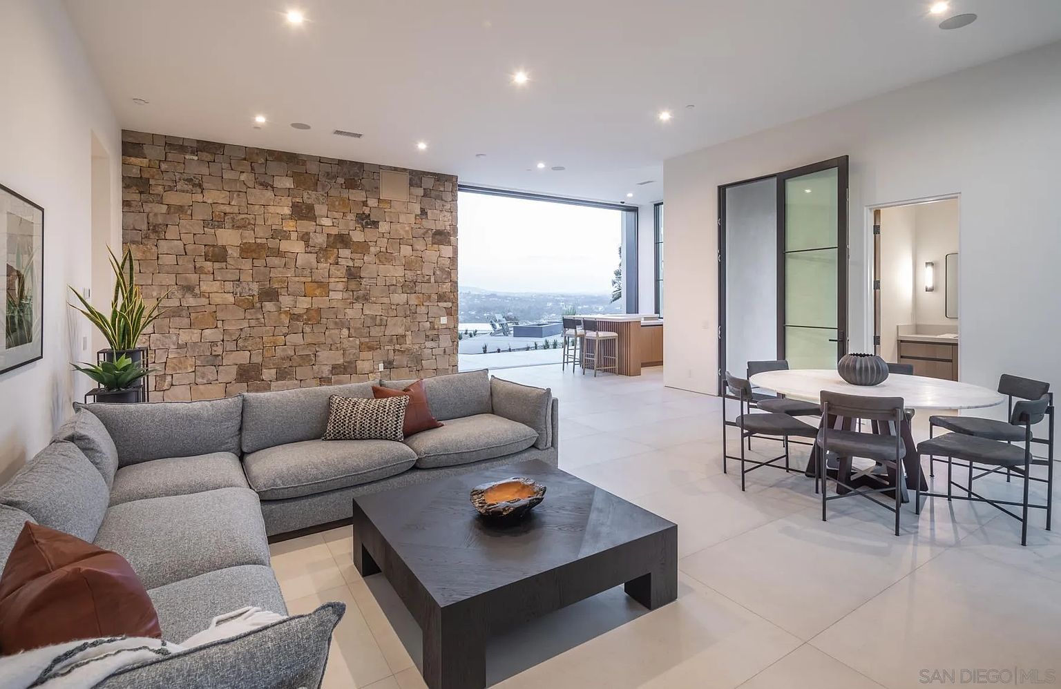 Linea Del Cielo modern estate, Rancho Santa Fe — foundation and concrete by 4x8