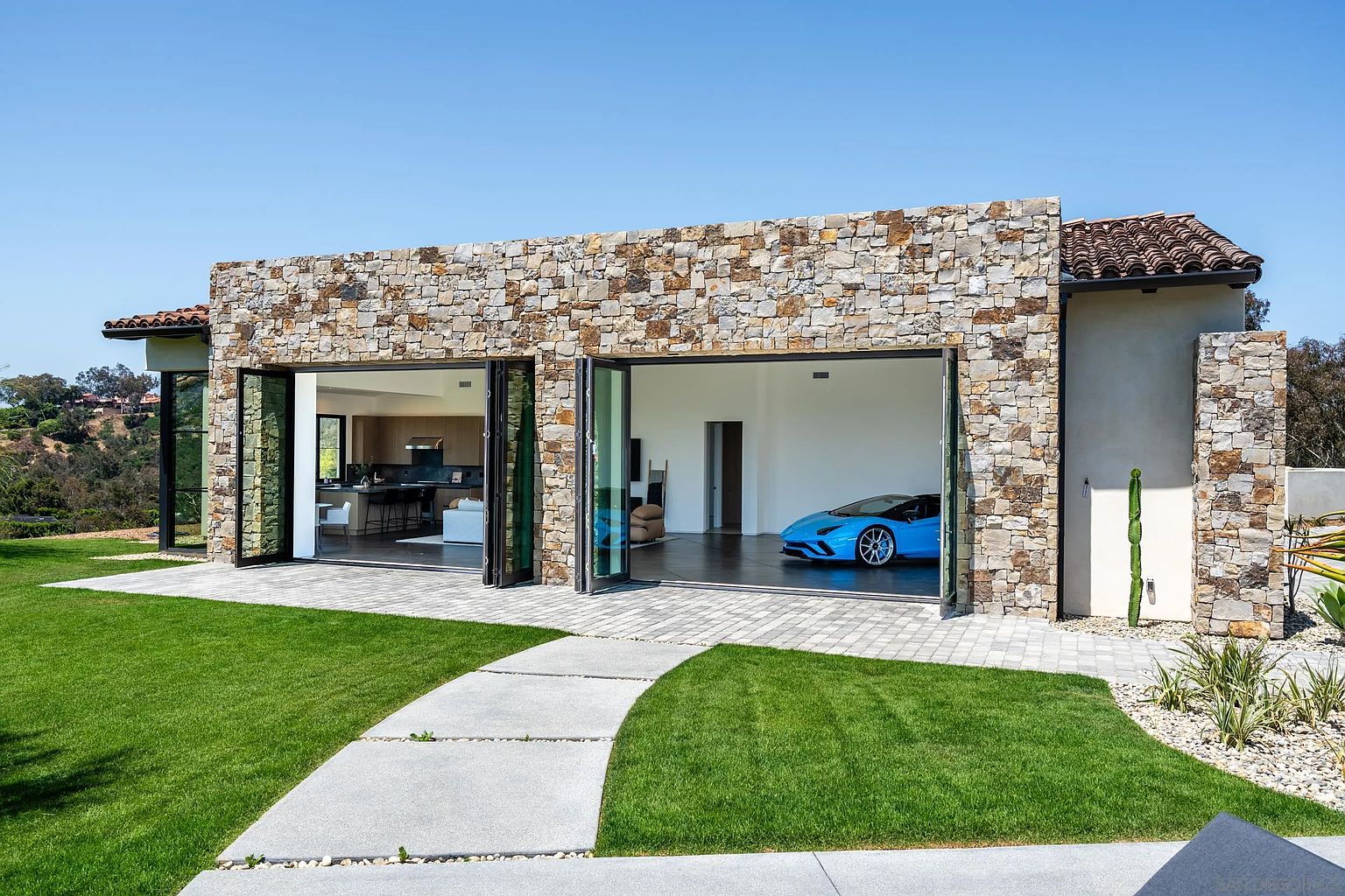 Linea Del Cielo modern estate, Rancho Santa Fe — foundation and concrete by 4x8