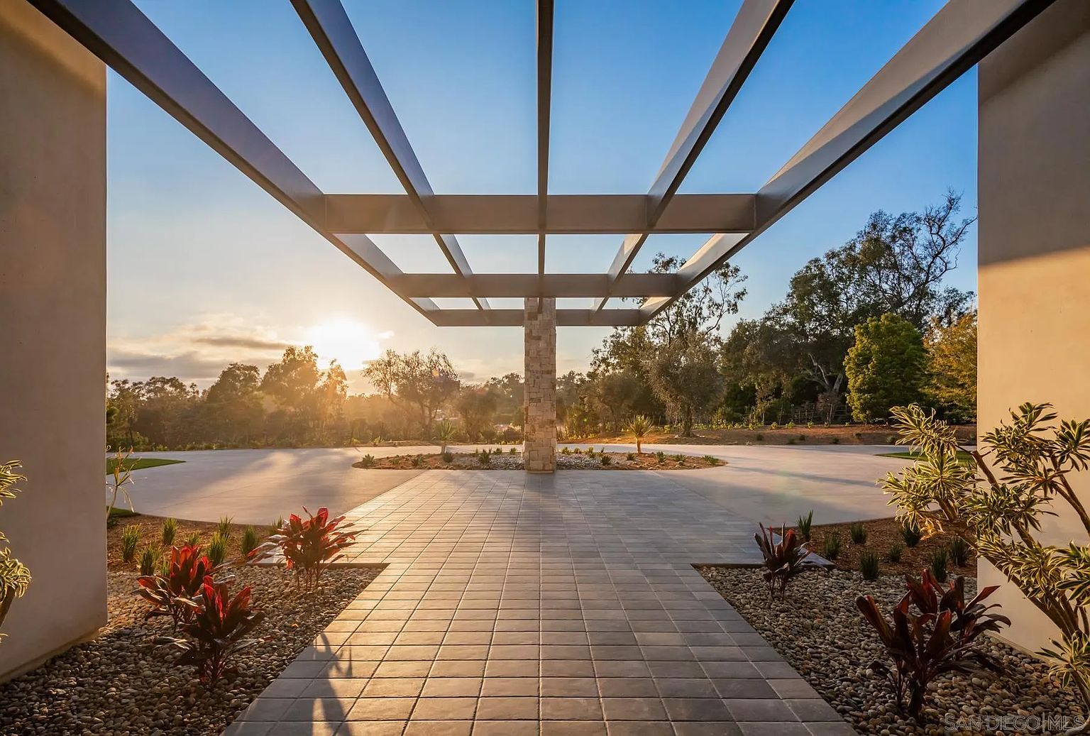 Linea Del Cielo modern estate, Rancho Santa Fe — foundation and concrete by 4x8