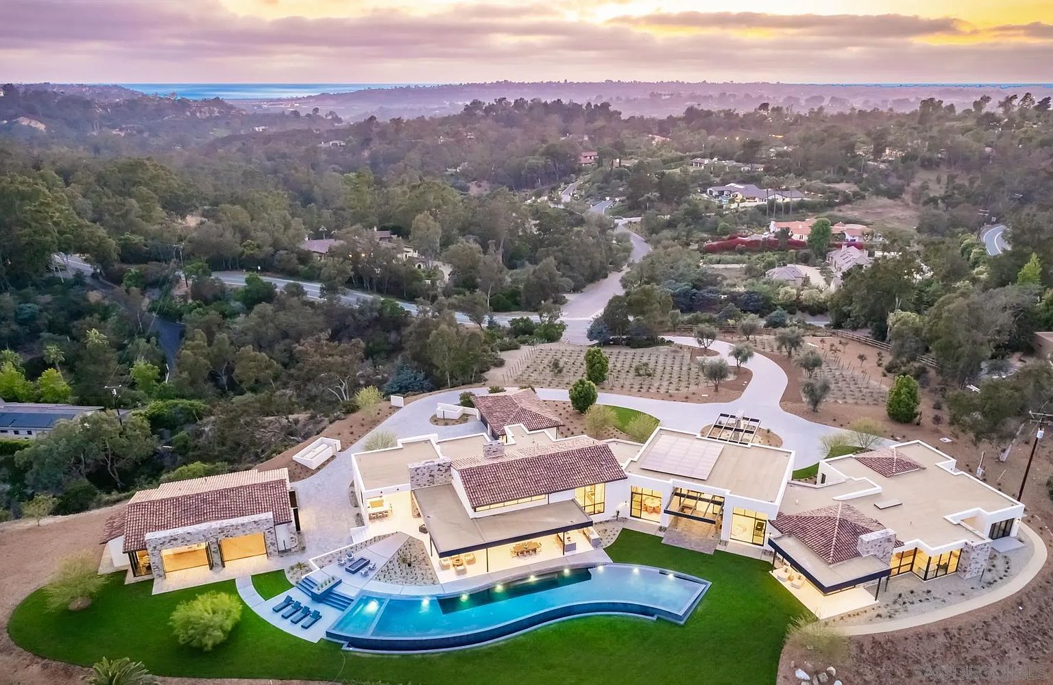 Linea Del Cielo modern estate, Rancho Santa Fe — foundation and concrete by 4x8