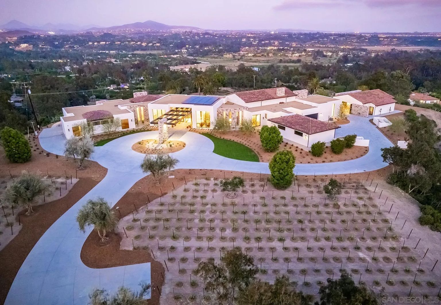 Linea Del Cielo modern estate, Rancho Santa Fe — foundation and concrete by 4x8