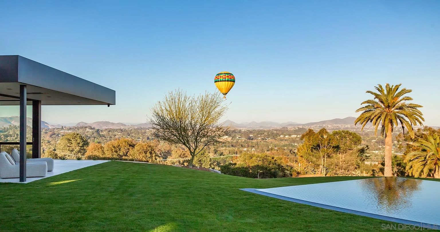 Linea Del Cielo modern estate, Rancho Santa Fe — foundation and concrete by 4x8