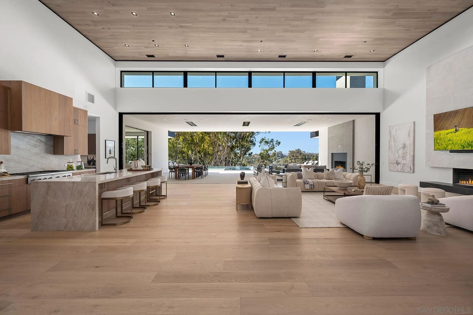 AER — Modern Estate in The Covenant — 4x8 Construction