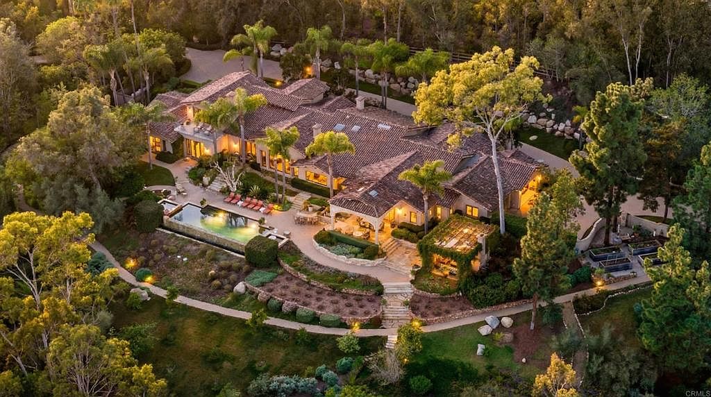 AER — Modern Estate in The Covenant — 4x8 Construction