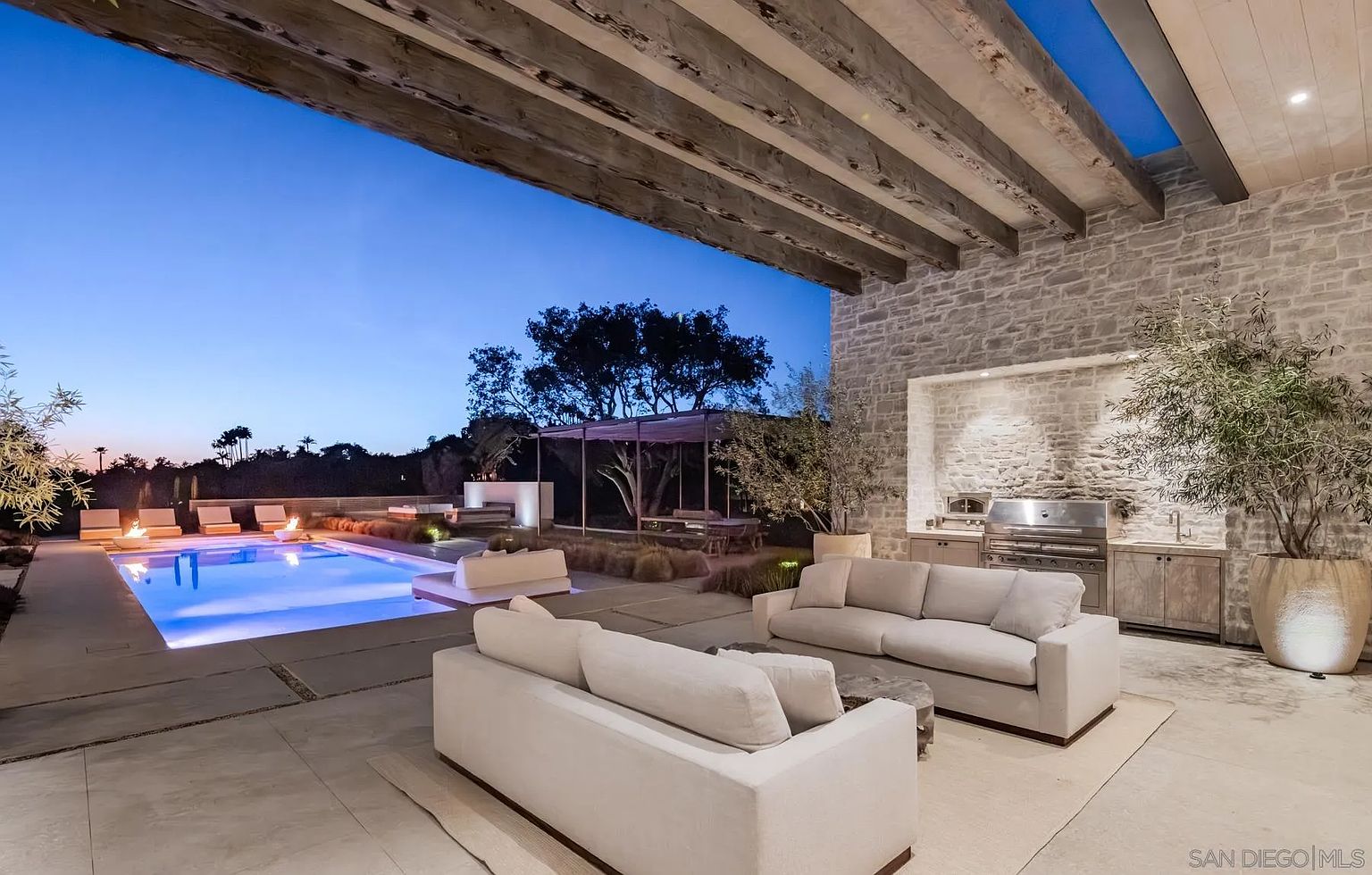 AER — Modern Estate in The Covenant — 4x8 Construction