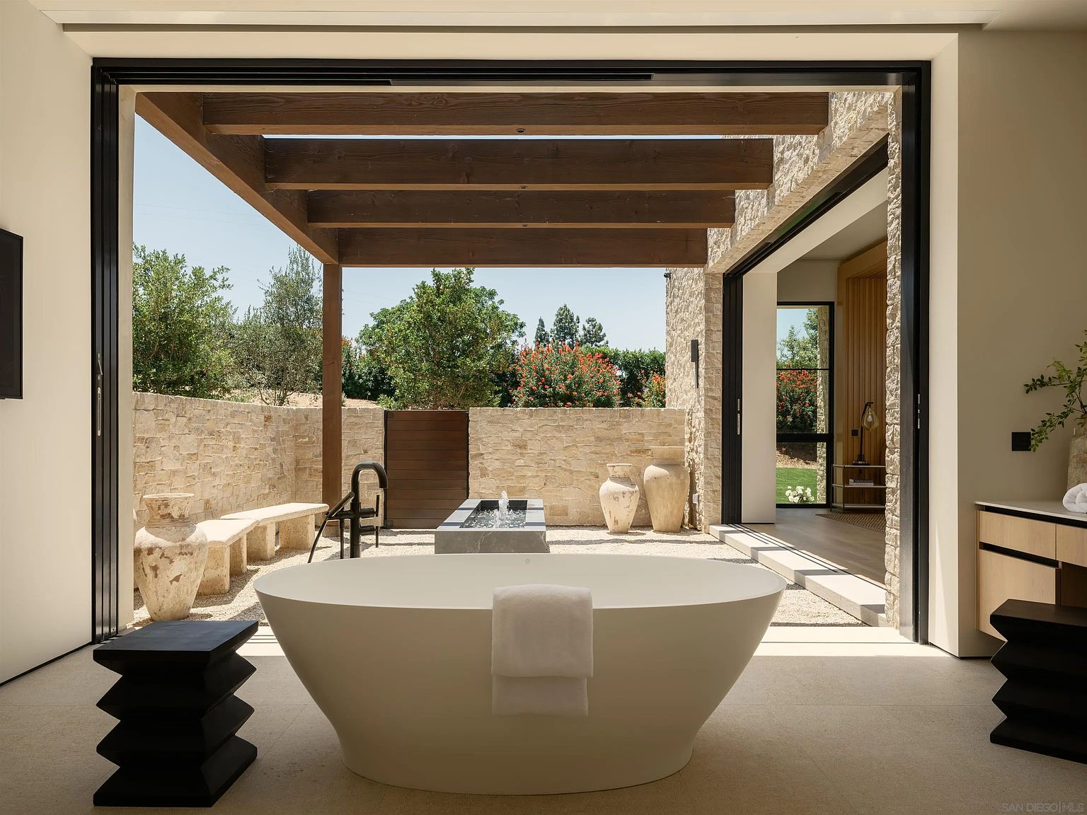 AER — Modern Estate in The Covenant — 4x8 Construction
