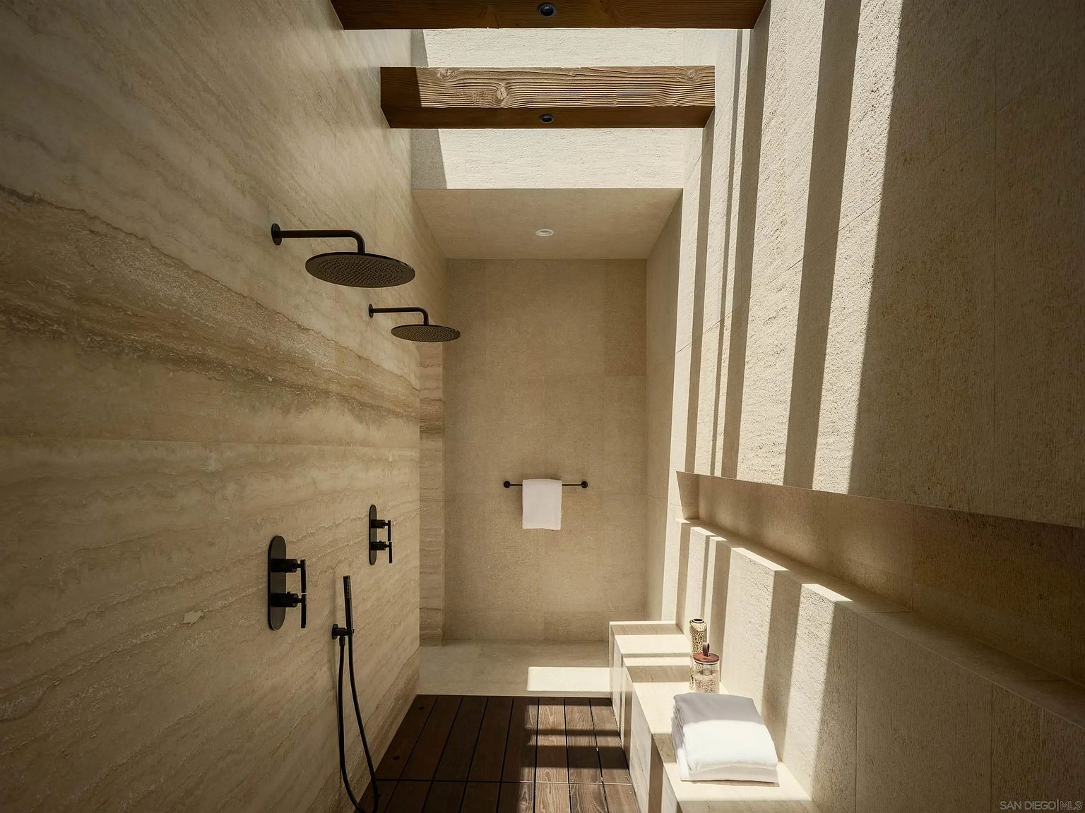 AER — Modern Estate in The Covenant — 4x8 Construction