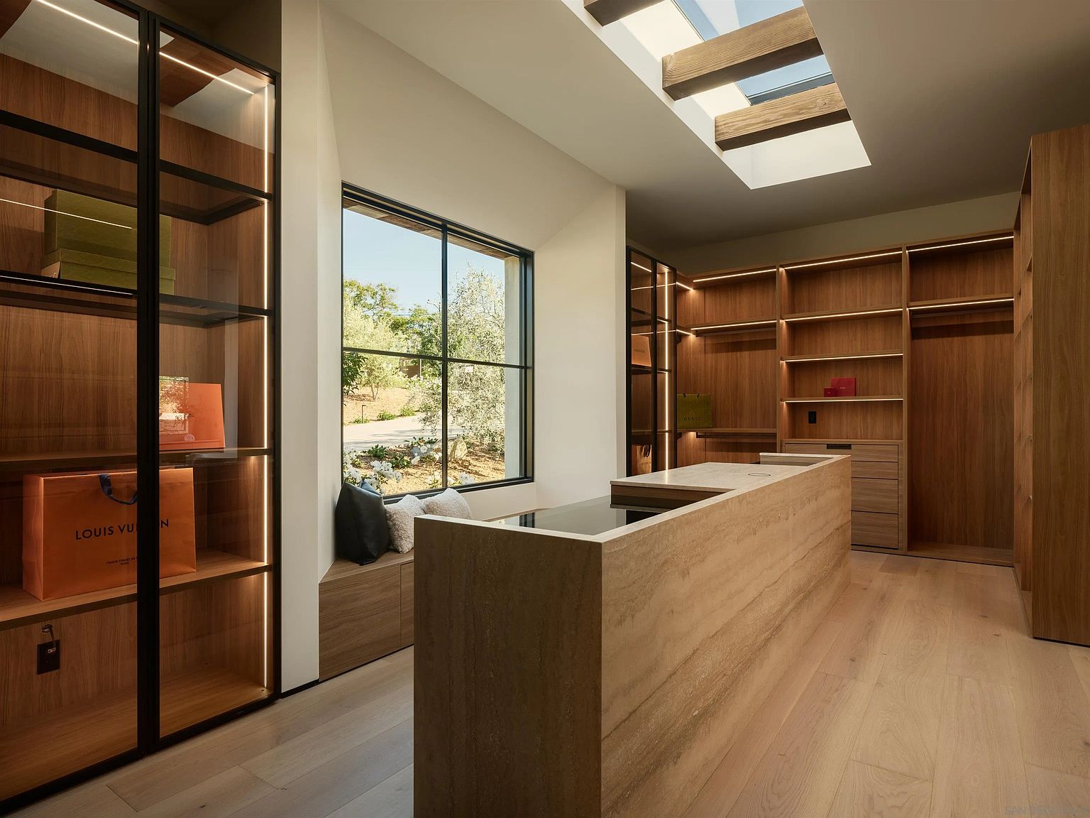 AER — Modern Estate in The Covenant — 4x8 Construction