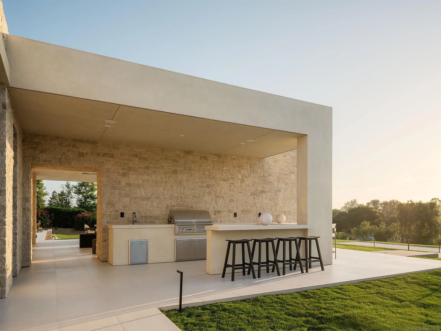 AER — Modern Estate in The Covenant — 4x8 Construction