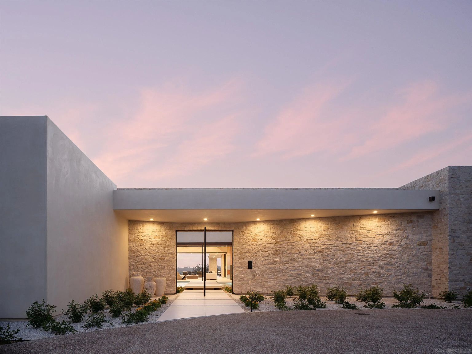 AER — Modern Estate in The Covenant — 4x8 Construction