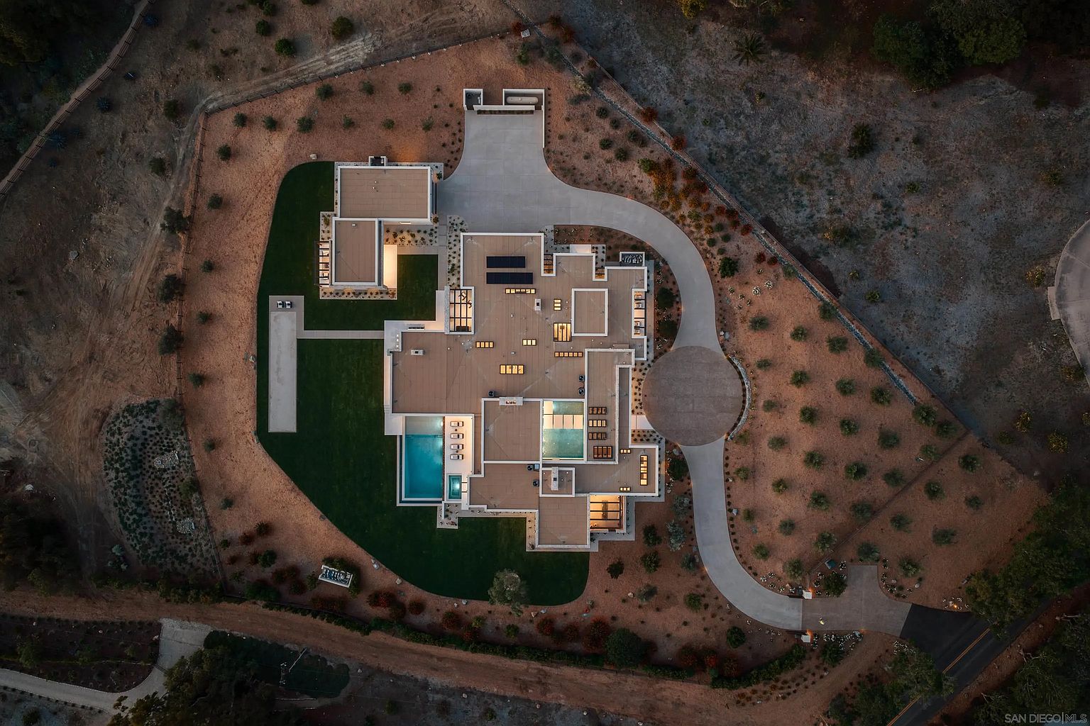 AER — Modern Estate in The Covenant — 4x8 Construction