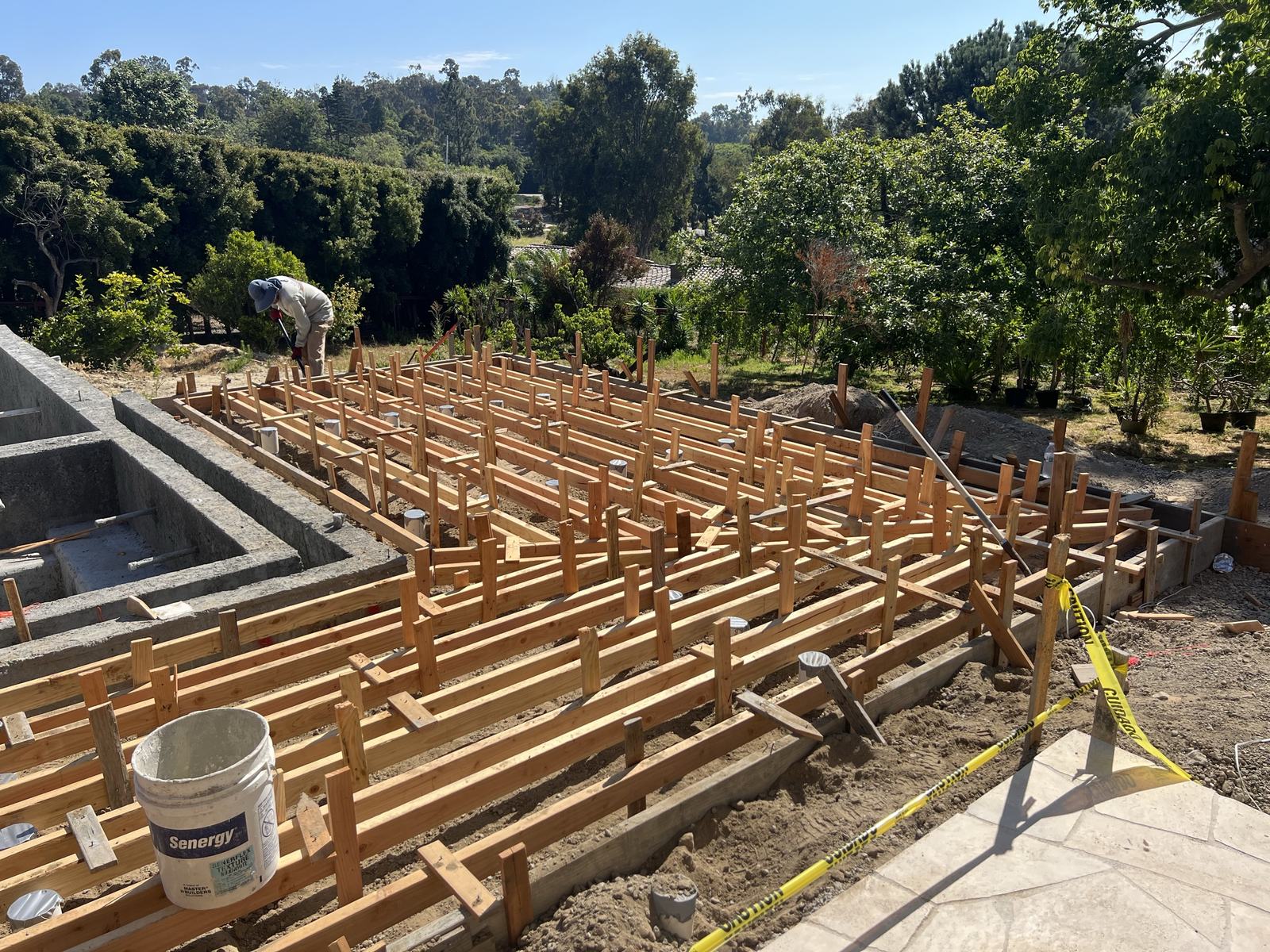 Field of stem wall forms fanning out from the pool