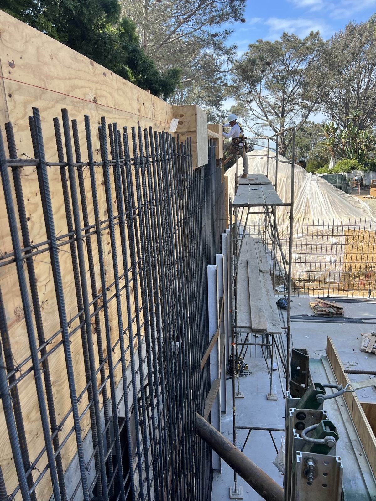 Wall reinforcing and single-sided formwork detail